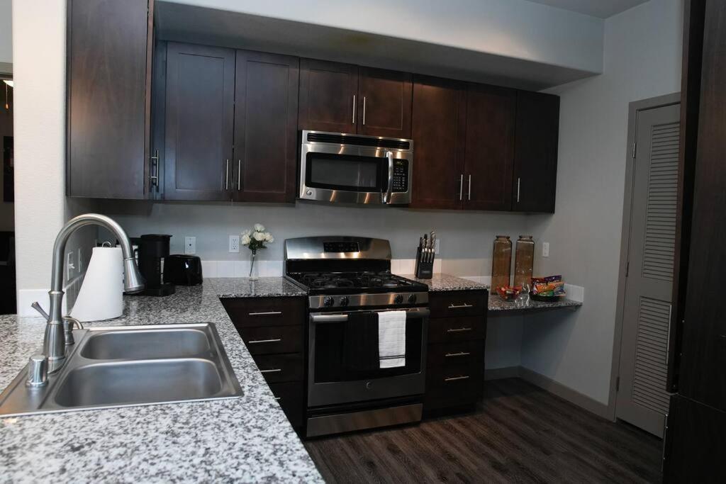Beautiful Townhome With Garage In Las Vegas Eksteriør billede